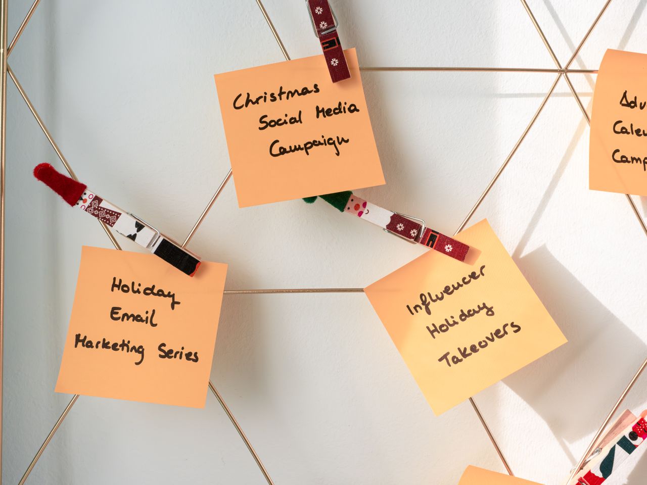 creative-02 Sticky notes with holiday marketing ideas for Christmas social media and email campaigns.